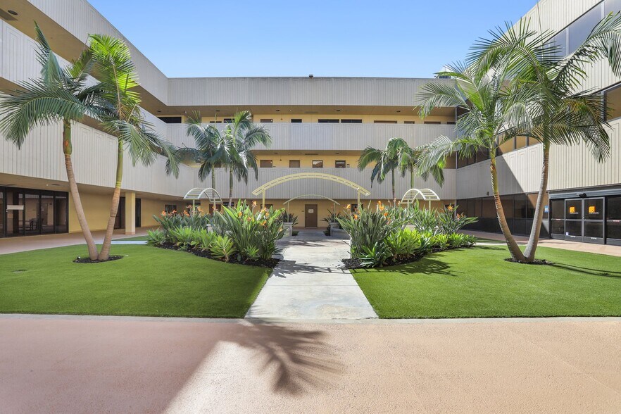 More Photos Of 999 N Tustin Ave, Santa Ana Office For Sale