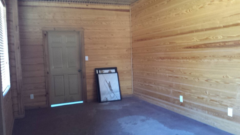 More Photos Of 2507 W 7th St, Texarkana Truck Terminal For Sale