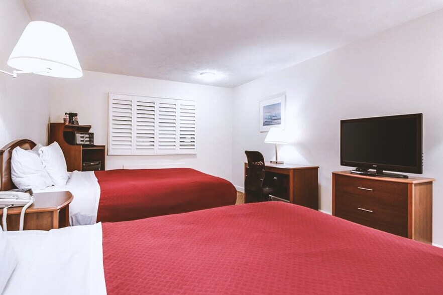 More Photos Of 612 W B St, McCook Hotel For Sale