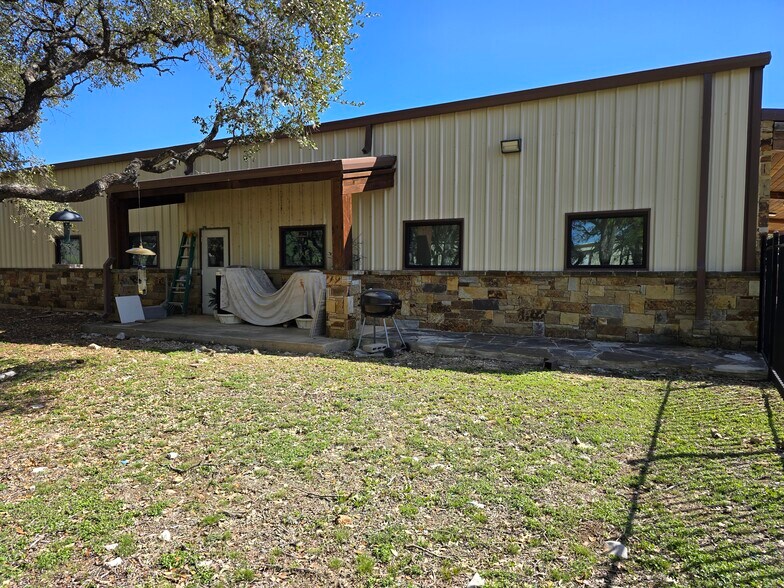 More Photos Of 13318 Western Oak Dr, Helotes Storefront Retail Office For Sale