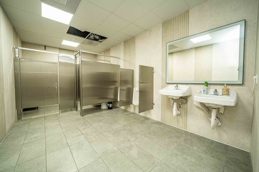 More Photos Of 2001 Saturn St, Monterey Park Light Distribution For Sale