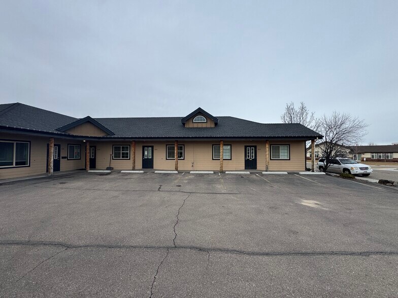 More Photos Of 832 NW 13th St, Fruitland Office For Lease