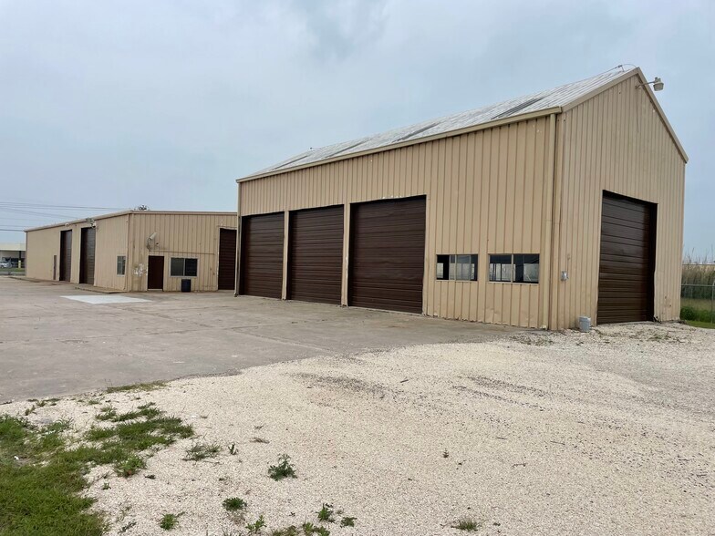 More Photos Of 6654 Leopard St, Corpus Christi Warehouse For Sale