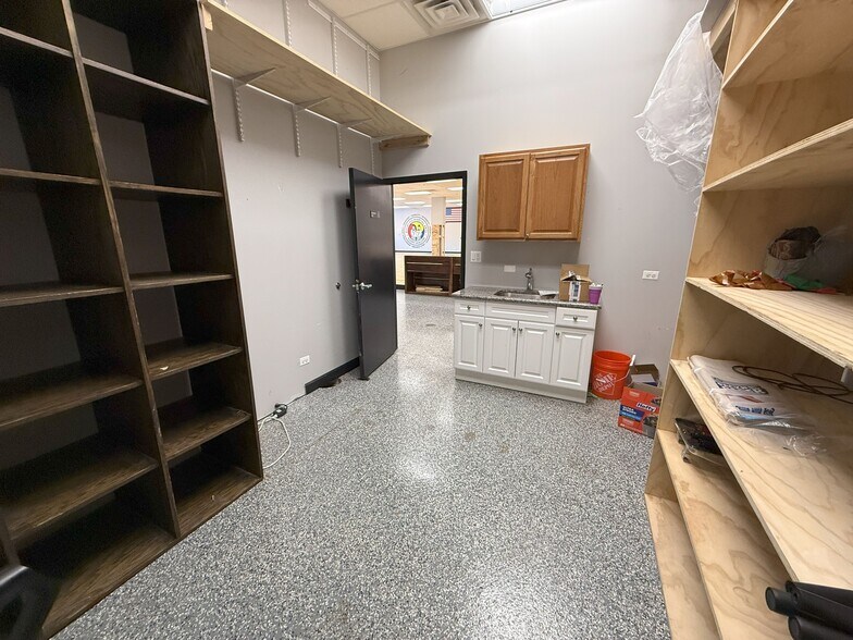 More Photos Of 1023-1049 Main St, Dundee Unknown For Lease