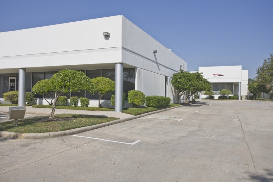 More Photos Of 283 Lockhaven Dr, Houston Warehouse For Lease