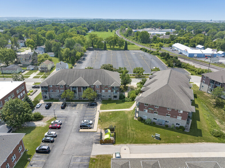 Primary Photo Of 420-436 College Ave, De Pere Dormitory For Sale