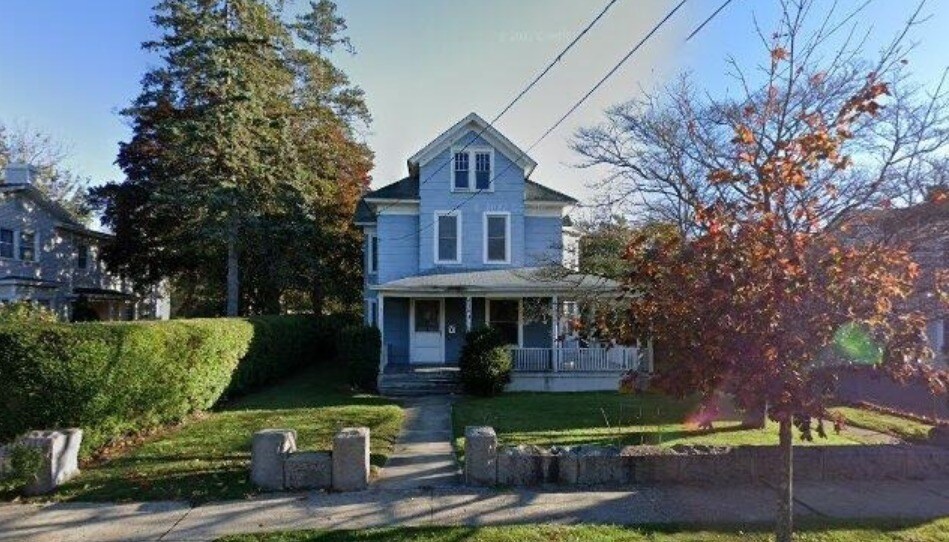 Primary Photo Of 434 Griffing Ave, Riverhead Medical For Sale