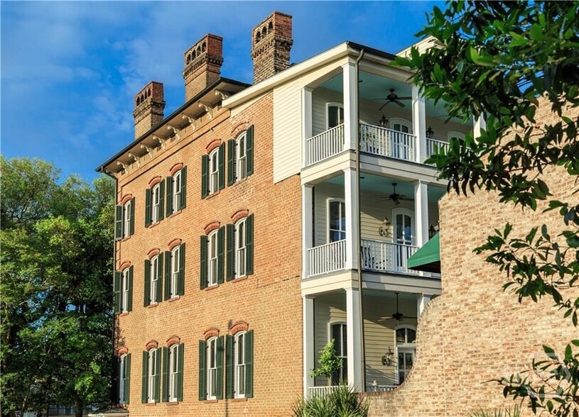 More Photos Of 109 W Liberty St, Savannah Hospitality For Sale