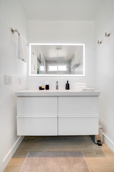 More Photos Of 2602 Pacific Ave, Venice Apartments For Sale