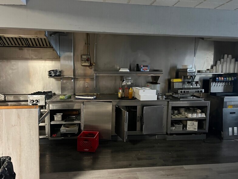 More Photos Of 919 N Orange St, Wilmington Storefront Retail Residential For Sale