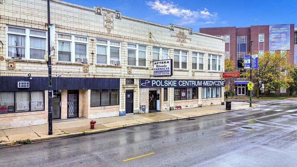 More Photos Of 3025 N Milwaukee Ave, Chicago Storefront Retail Office For Lease