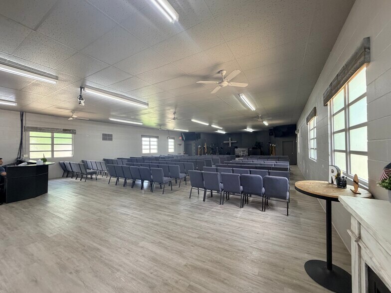 More Photos Of 2255 US 42, London Specialty For Lease