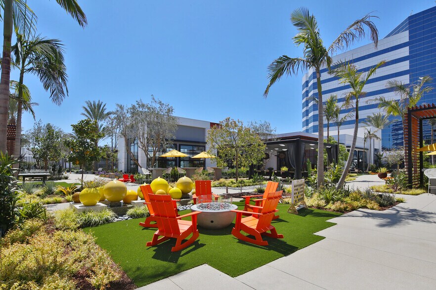 More Photos Of 980 W 190th St, Torrance Restaurant For Lease