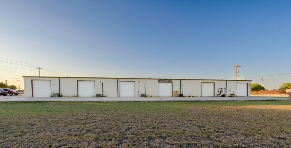 More Photos Of 2331 N Hwy 46, Seguin Light Distribution For Lease