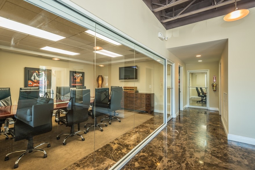 More Photos Of 255 University Dr, Coral Gables Medical For Lease