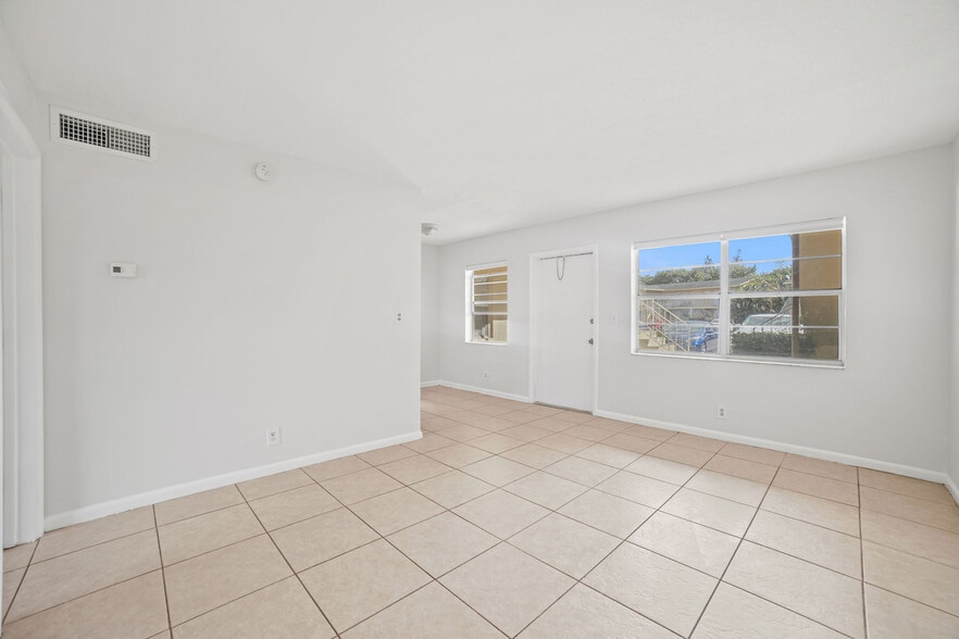 More Photos Of 461 Sunshine Dr, Coconut Creek Apartments For Sale