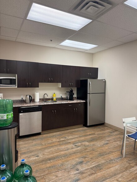 More Photos Of 118 East Lake Blvd NE, Airdrie Industrial For Sale