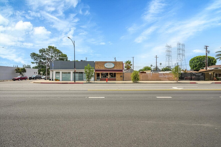 More Photos Of 4204 W Burbank Blvd, Burbank General Retail For Sale