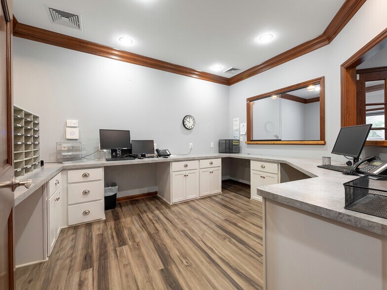 More Photos Of 105 6th Ave, Saint Albans Medical For Sale