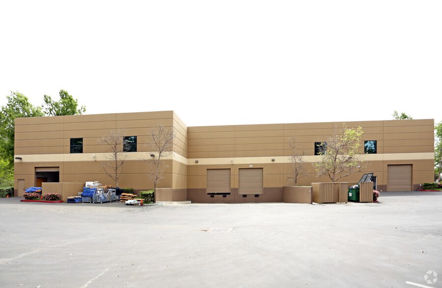 More Photos Of 25 Empire Dr, Lake Forest Light Distribution For Lease