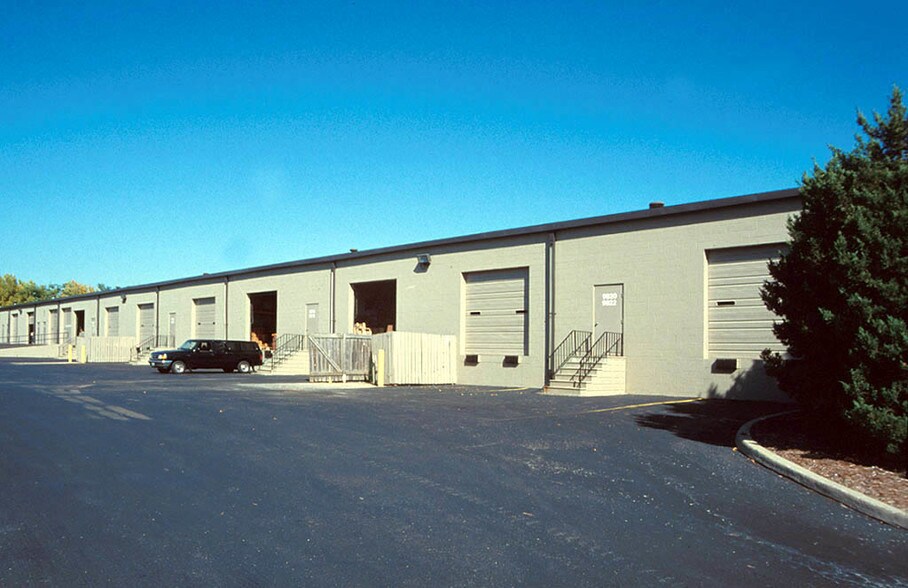 More Photos Of 9800-9822 Pflumm Rd, Lenexa Flex For Lease