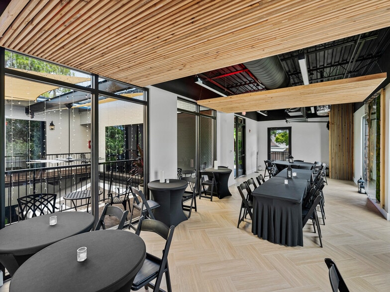 More Photos Of 990 Broadway, Dunedin Restaurant For Lease