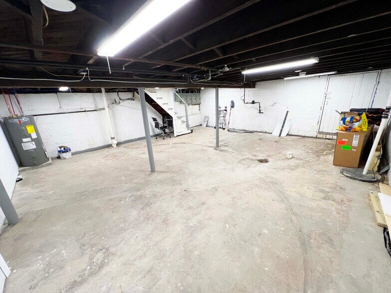 More Photos Of 530 Bayway Ave, Elizabeth General Retail For Sale