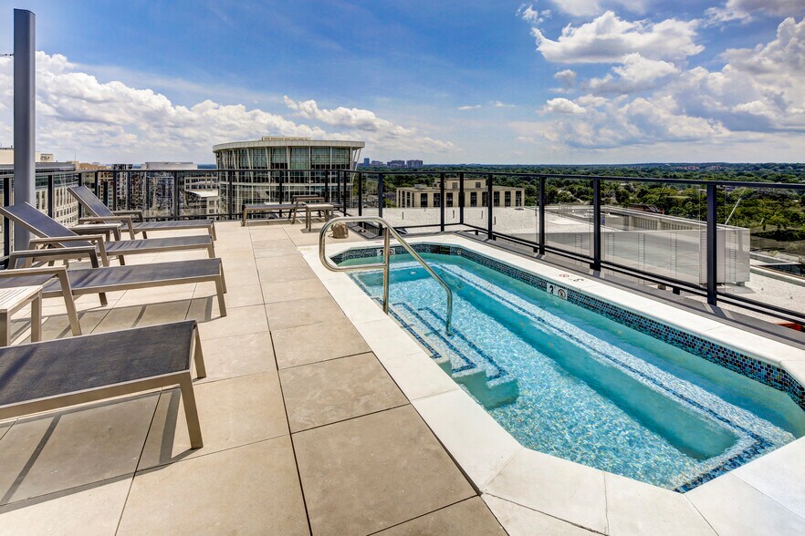 More Photos Of 1008 N Glebe Rd, Arlington Apartments For Lease