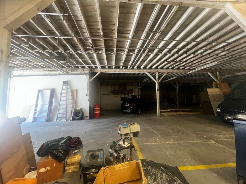 More Photos Of 300 Kingsland Ave, Brooklyn Warehouse For Lease