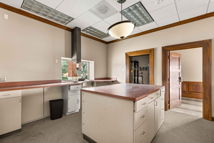 More Photos Of 14020 Highway 3, Webster Unknown For Lease