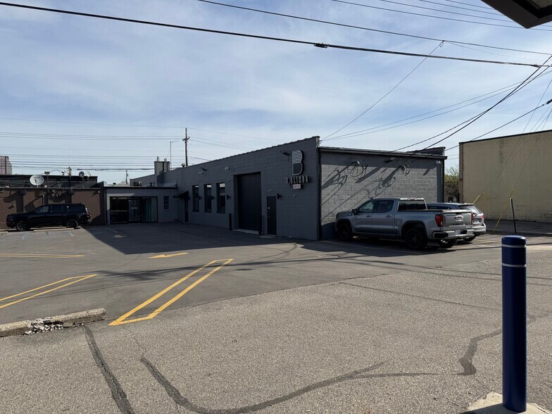 More Photos Of 24061 W 10 Mile Rd, Southfield Storefront Retail Office For Sale