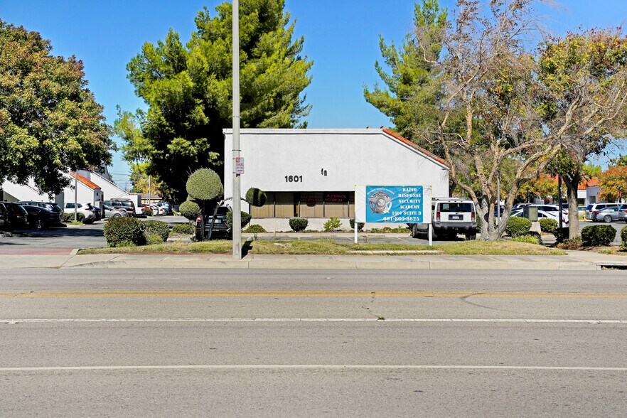More Photos Of , Palmdale Office For Sale