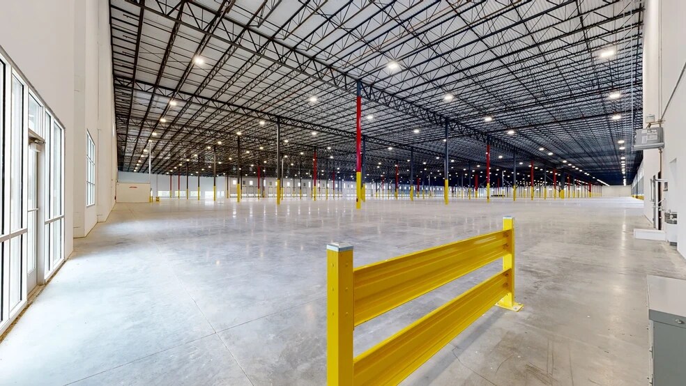 More Photos Of 542 SE Loop 410, San Antonio Warehouse For Lease