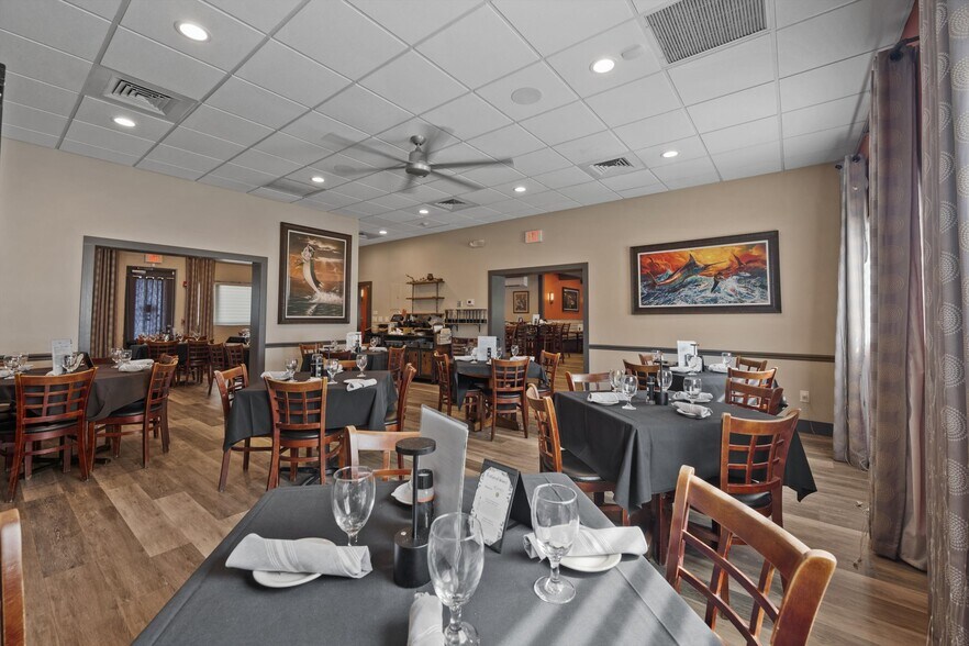 More Photos Of 514 NW Dixie Hwy, Stuart General Retail For Sale