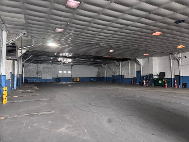 More Photos Of 164-168 Montgomery St, Albany Distribution For Sale