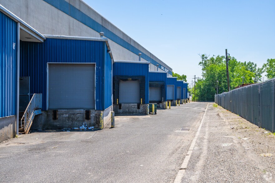 More Photos Of 78-82 Henry St, Secaucus Warehouse For Lease