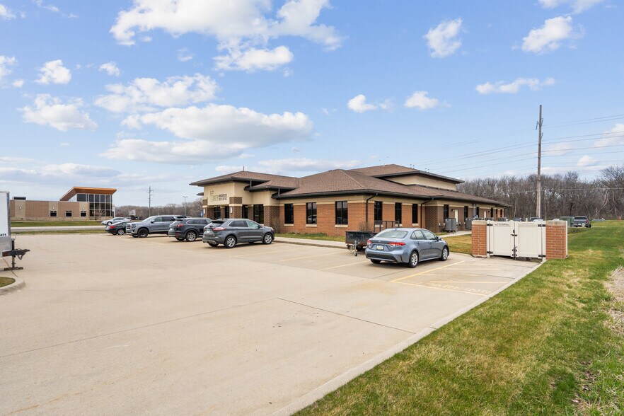 More Photos Of 3015 Greyhound Dr, Waterloo Medical For Sale