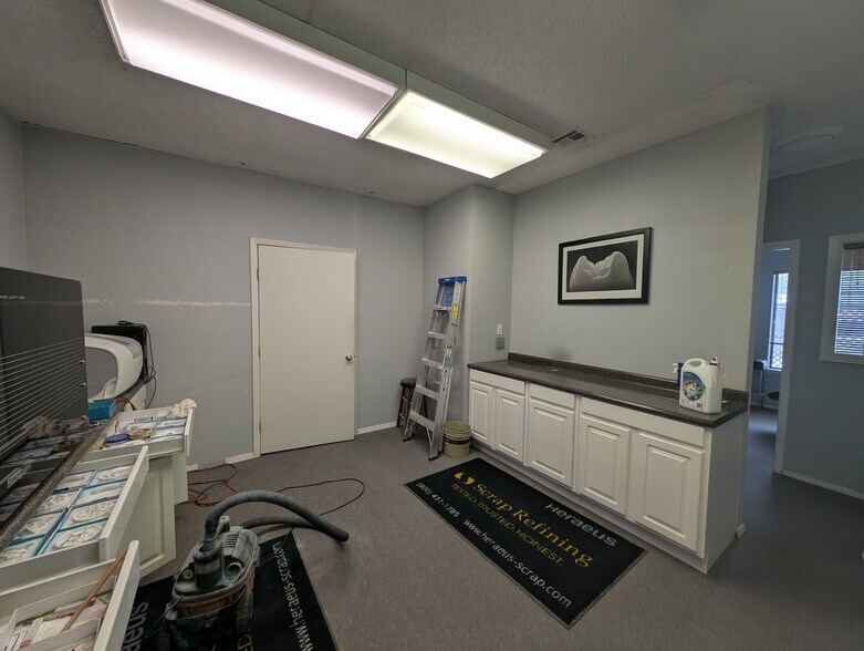 More Photos Of 711 Melrose Dr, Waco Office For Sale