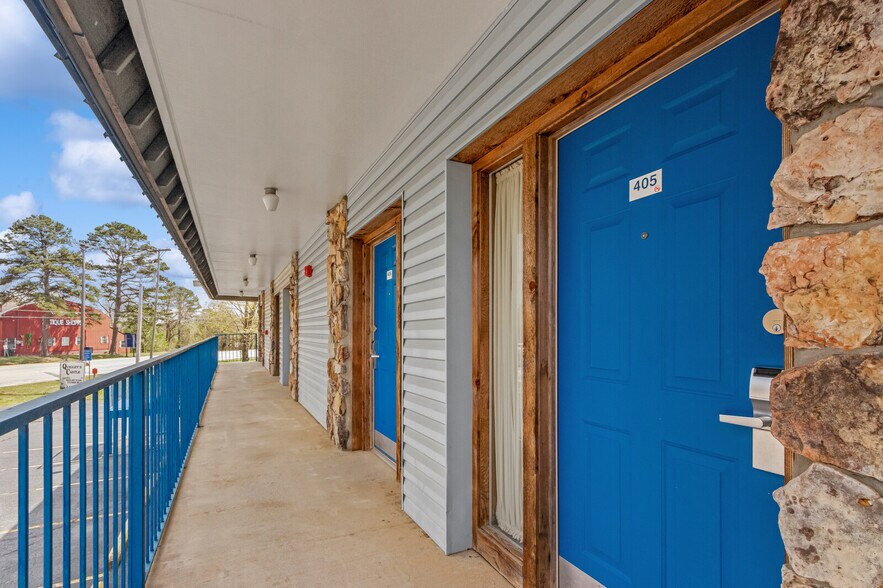 More Photos Of 110 Huntsville Rd, Eureka Springs Hotel For Sale