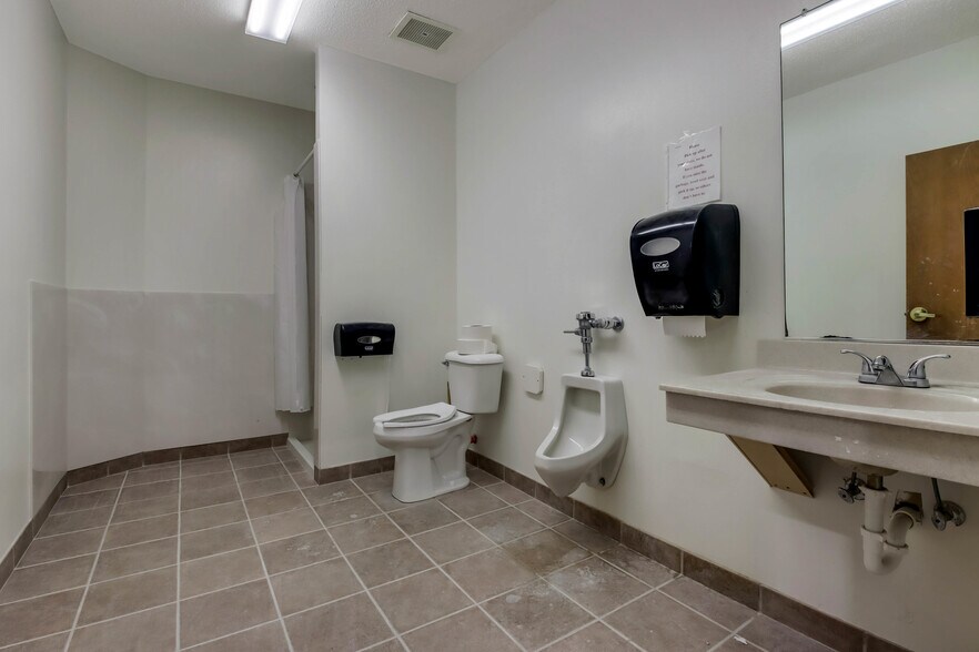 More Photos Of 653 Tower Dr, Cadott Manufacturing For Sale