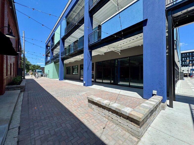 More Photos Of 814 E Main St, Louisville Storefront Retail Office For Lease