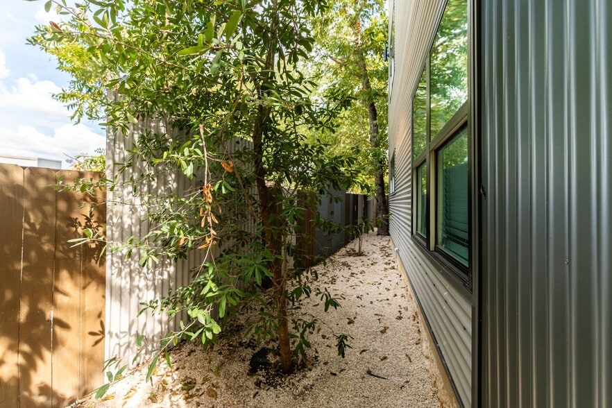 More Photos Of 811 Montana St, San Antonio Apartments For Sale