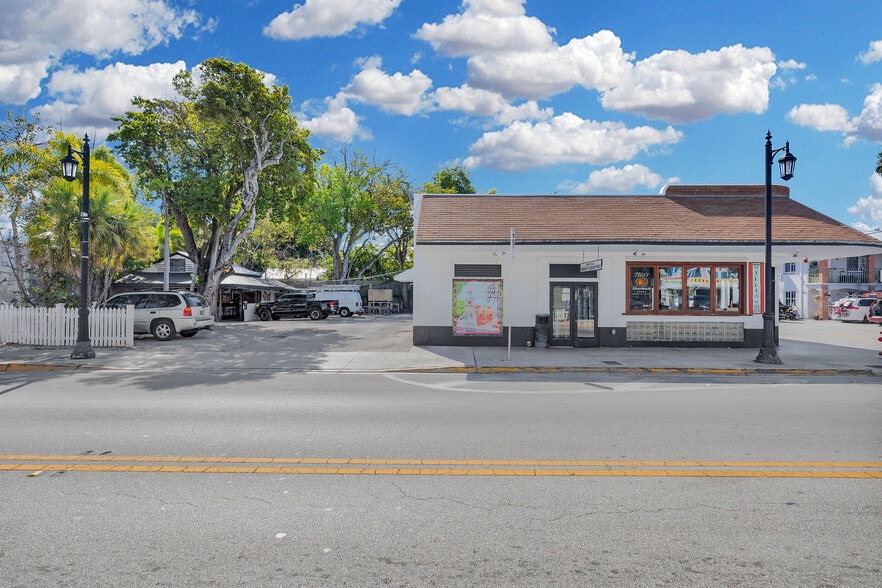 More Photos Of 1000-1006 Truman Ave, Key West Bar For Sale