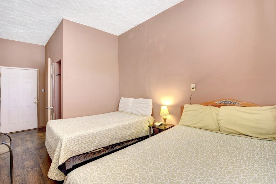 More Photos Of 115 W Gaviland St, Searchlight Hotel For Sale