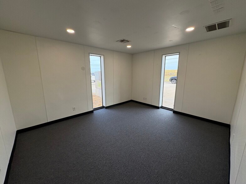 More Photos Of 8528 W Reno Ave, Oklahoma City Manufacturing For Lease