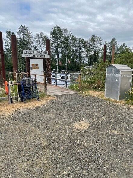 More Photos Of 10474 Highway 30, Clatskanie Marina For Sale