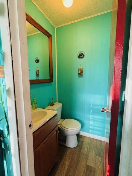 More Photos Of 240 Boykin Ct, Clinton Office For Sale