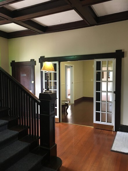 More Photos Of 507 E Hospital St, Nacogdoches Office For Lease