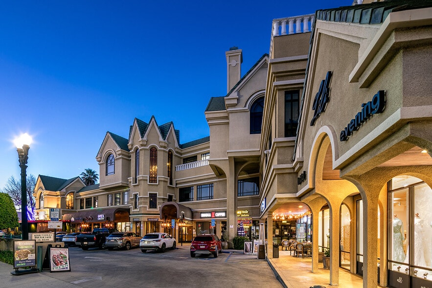 More Photos Of 18645-18663 Ventura Blvd, Tarzana General Retail For Sale
