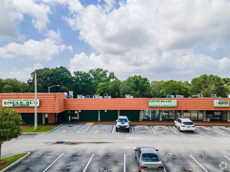 More Photos Of 8242 Griffin Rd, Davie General Retail For Lease